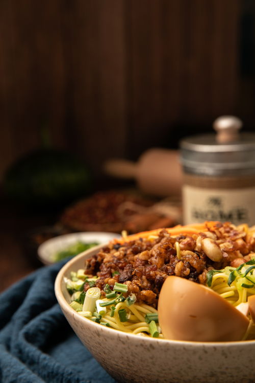 鹵蛋豌雜面特色小吃面食美食攝影圖 攝影